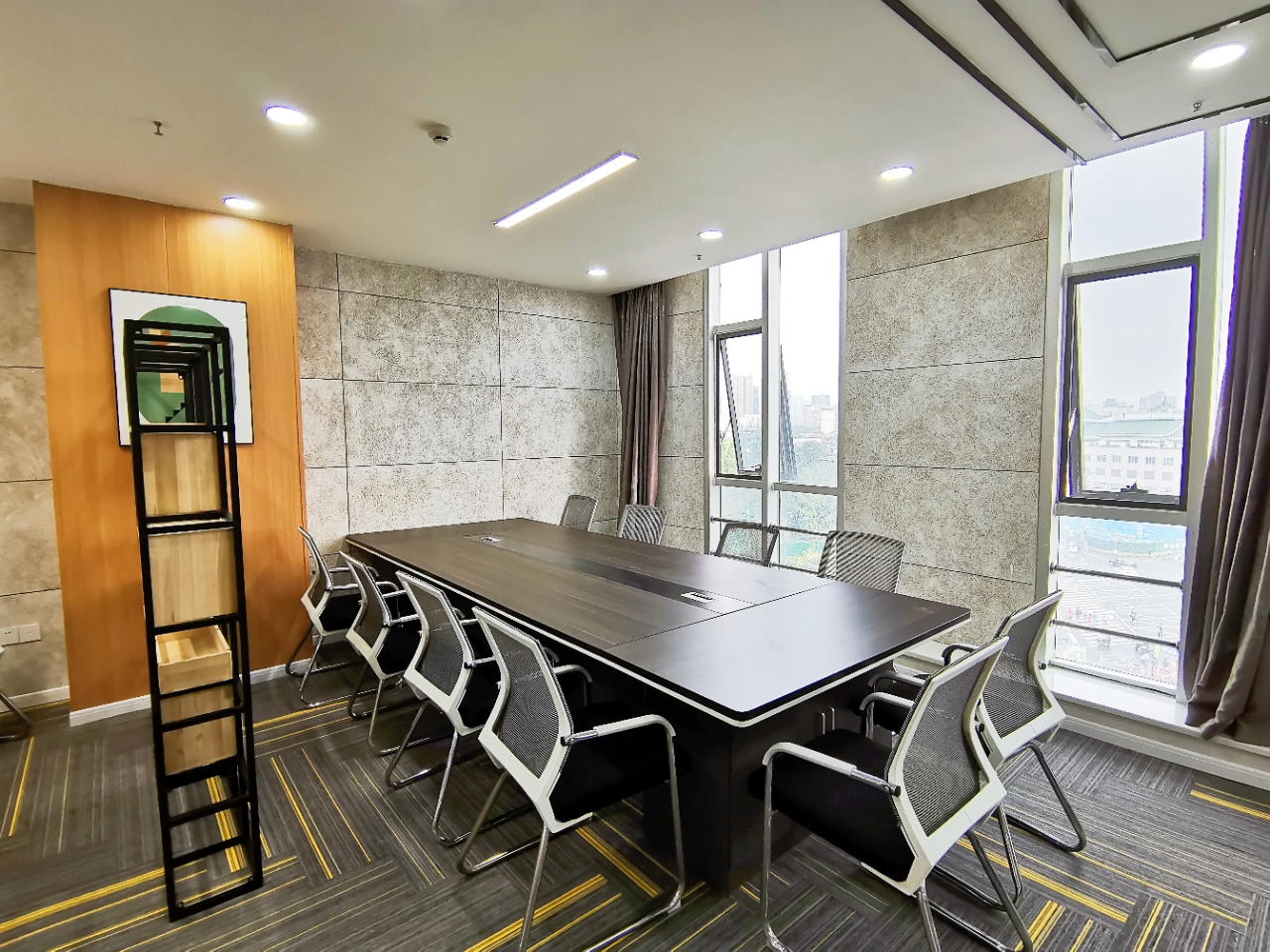 青羊区5号线青羊宫地铁口 120平小面积 3隔间18工位 上下班交通方便  户型方正 浣花香大厦办公室出租