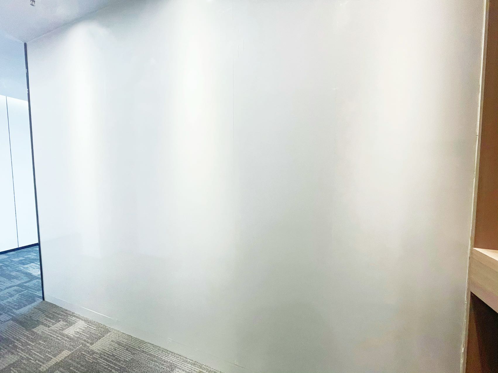 8号线十里店地铁三四百米 套租小面积 3隔间11工位 双面采光 视野巴适 24小时空调 报价含物业费 龙光世纪办公室出租