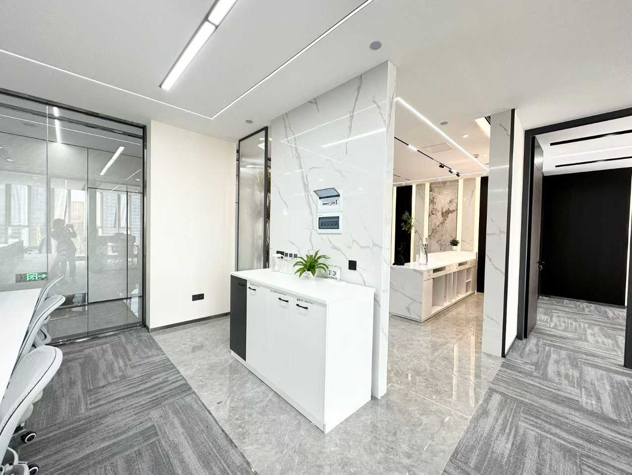 南门9号线芯岛地铁三四百米 410平 双面采光 6隔间20工位 大会议室 空调早8晚10 嘉煜金融科技中心办公室出租