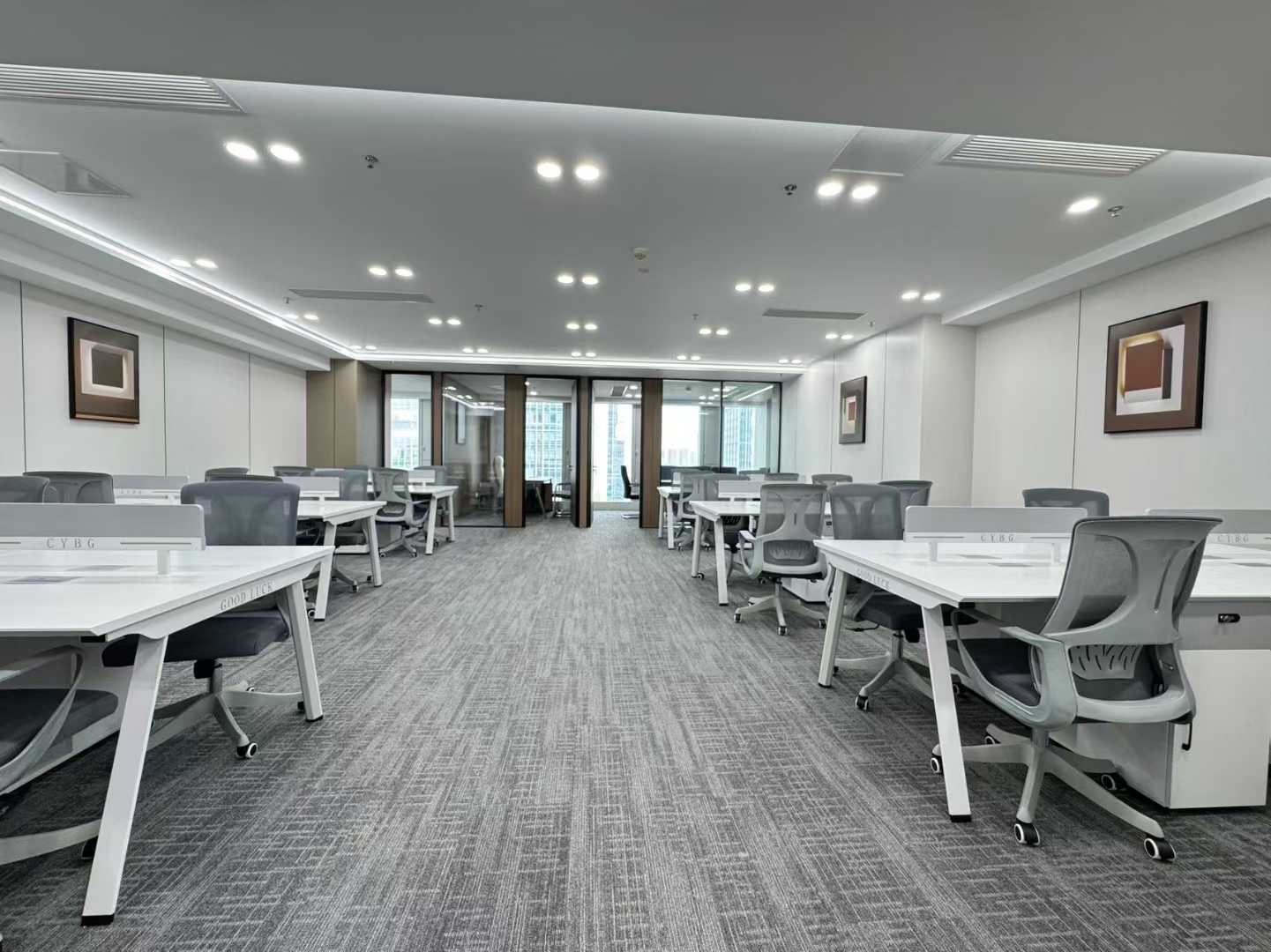 市中心春熙路商圈地铁口 282平方 4隔间27工位 工区24小时 大老板间商务配套齐全 银石广场办公室出租