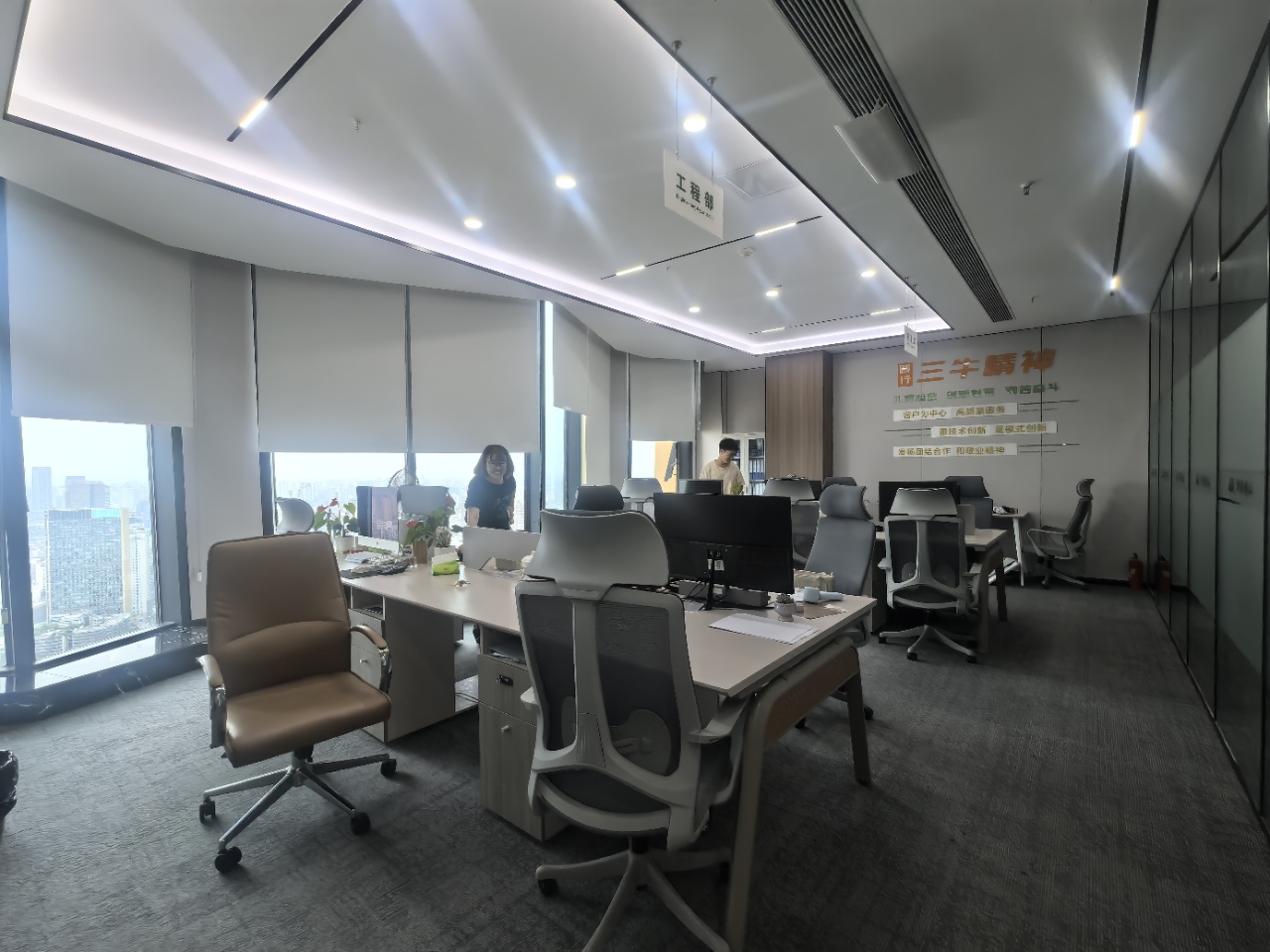 市中心北一环内测 甲级楼盘 463.5平 8隔间12工位 24小时空调 交通方便 整体打造环境好 北成8号办公室出租