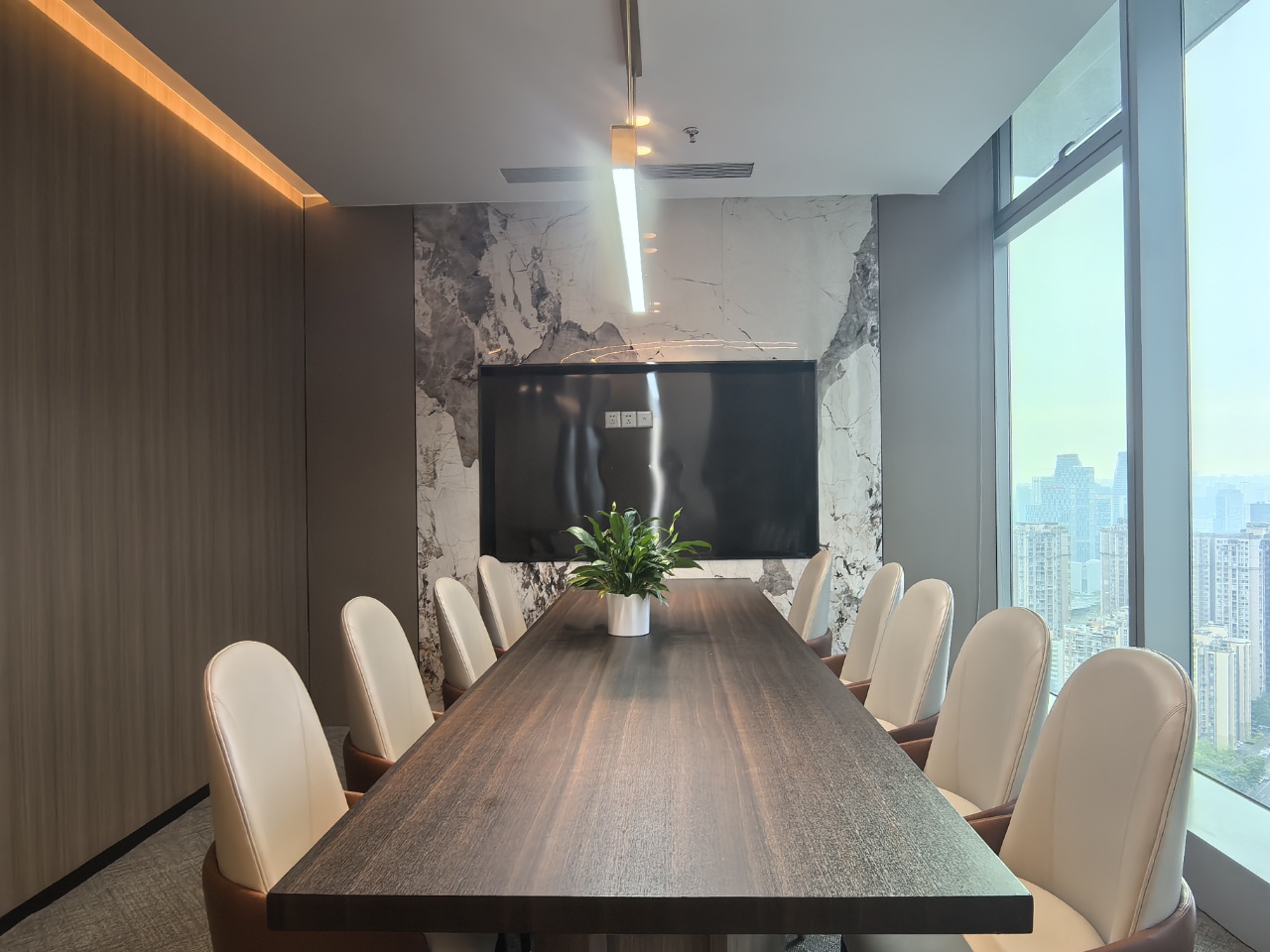 金融城超甲楼盘 整栋都是高品质客户 191平方 品质接待房 采光面大 大老板间 银泰中心办公室出租