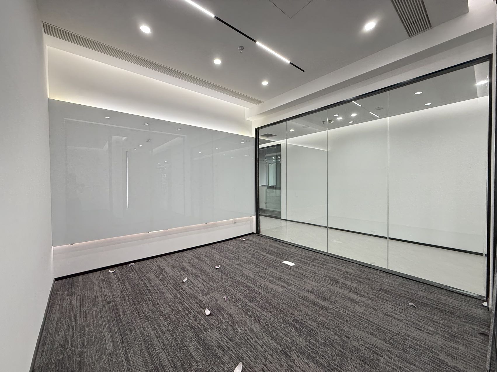 天府五街地铁方便 按套出租 3隔间15工位 24小时空调 园区氛围巴适 环境优美 天府软件园办公室出租