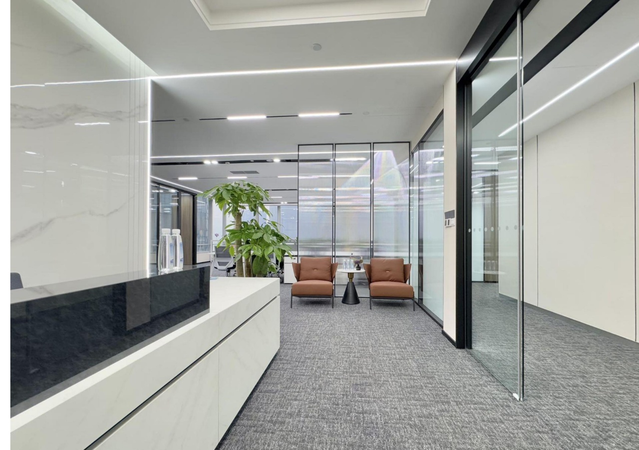 高新区三街 超甲24小时空调楼盘 270平 4隔间34工位内 精装带家具 双面采光 节能大厦办公室出租