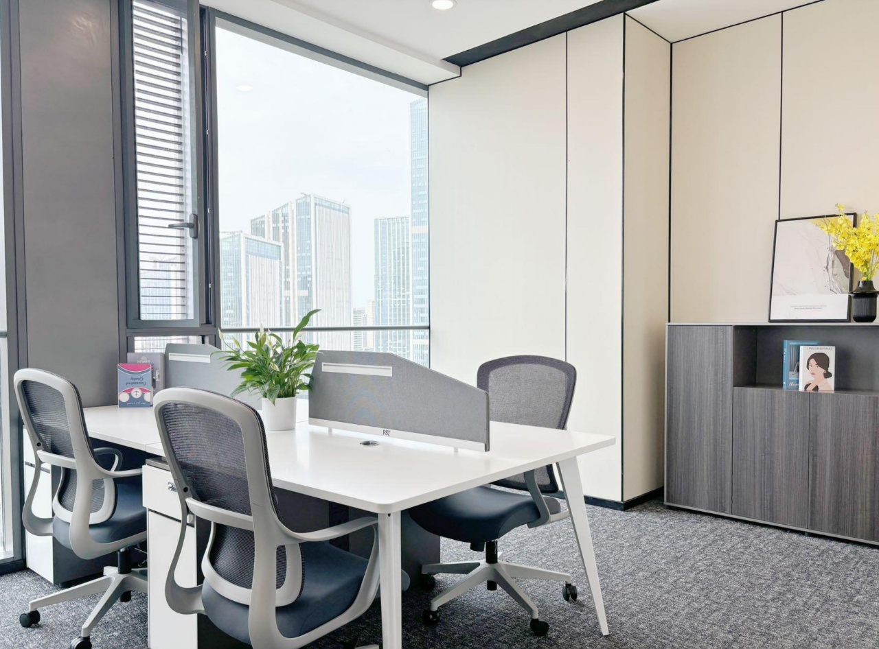 高新区三街 超甲24小时空调楼盘 270平 4隔间34工位内 精装带家具 双面采光 节能大厦办公室出租