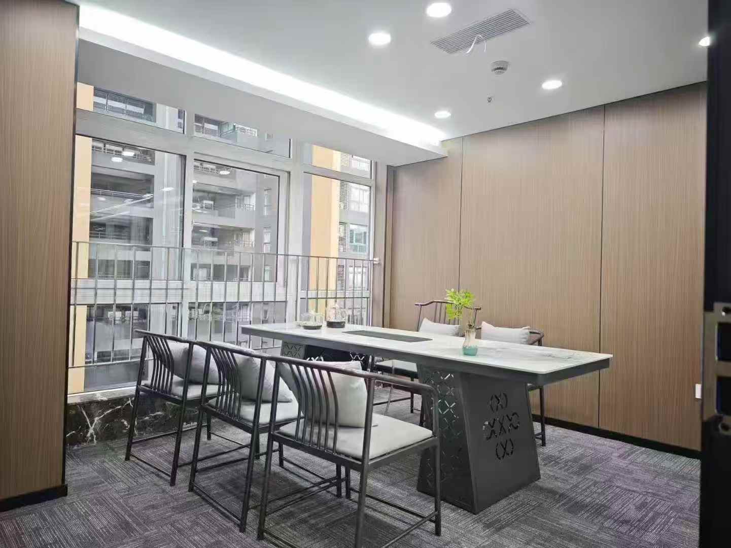 5号线市一医院地铁三四百米 283平方 5隔间25工位 电梯口户型 24小时空调 整层打造 天府新谷办公室出租