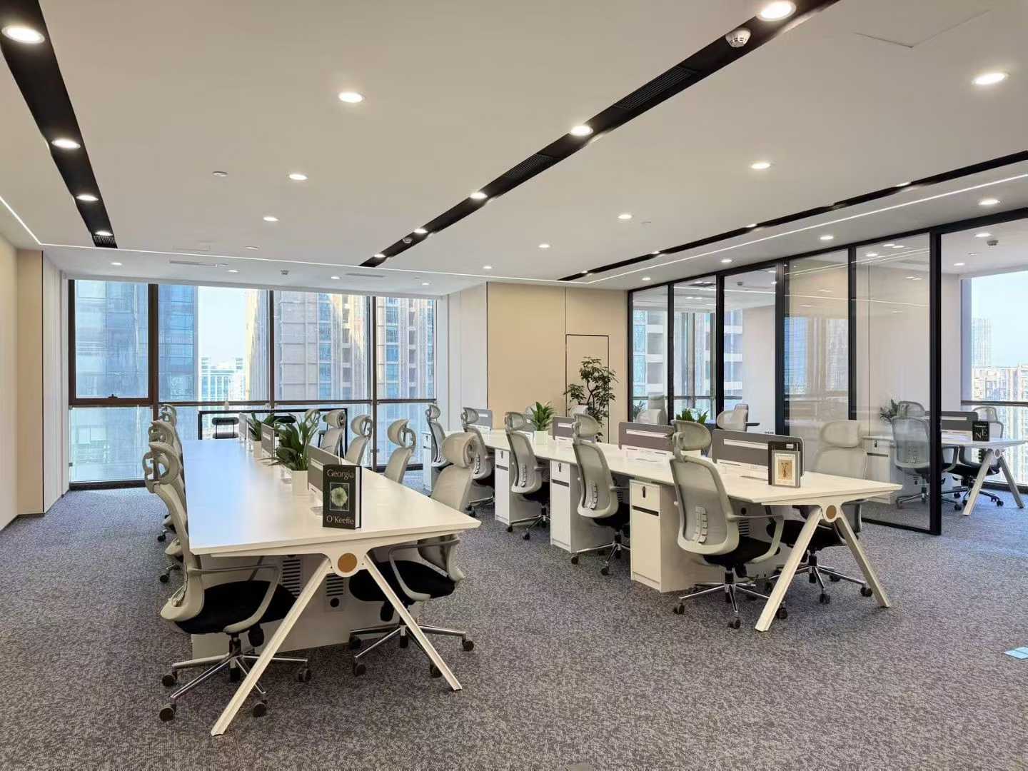 高新区世纪城地铁口292平方 4隔间34工位 双面采光 带共享会议室茶室 精装带家具 天祥广场办公室出租