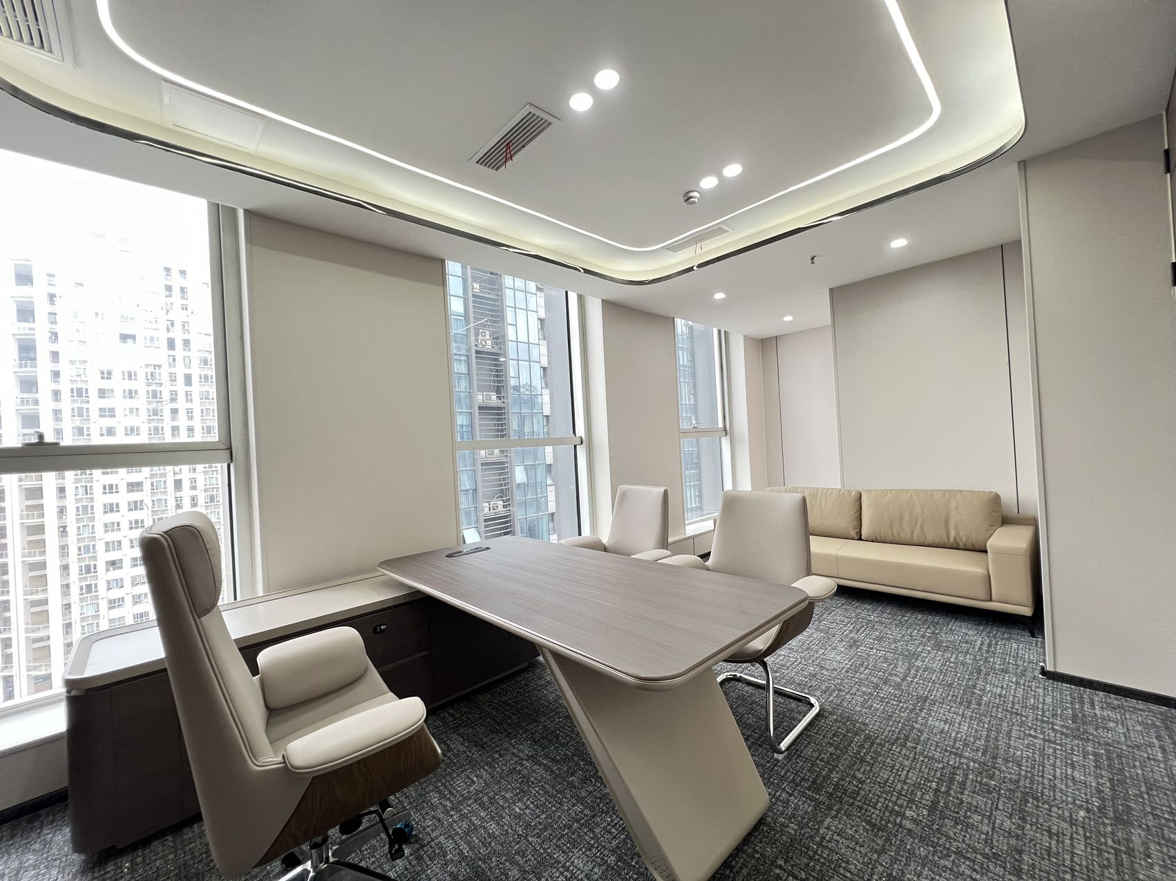 金融城高性价比房源 5隔间30工位 双面采光新装修 利用率高 报价含物业费 布鲁明顿办公室出租