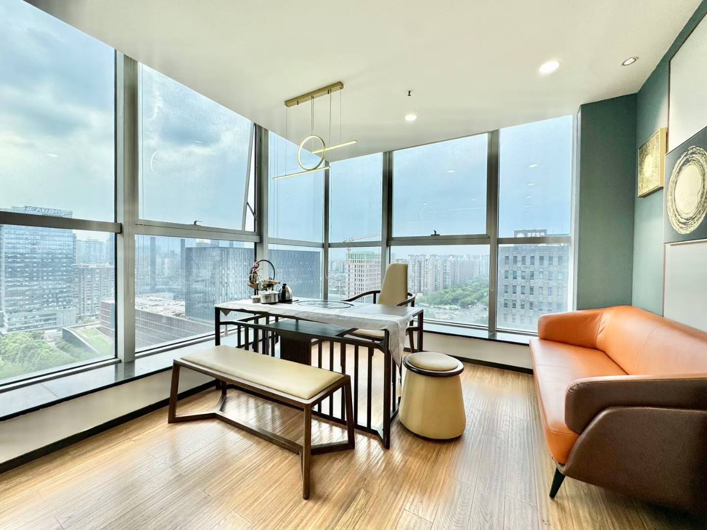 金融城24小时空调楼盘 按套出租 5隔间24工位带休息区 正对电梯口 采光巴适 布鲁明顿办公室出租