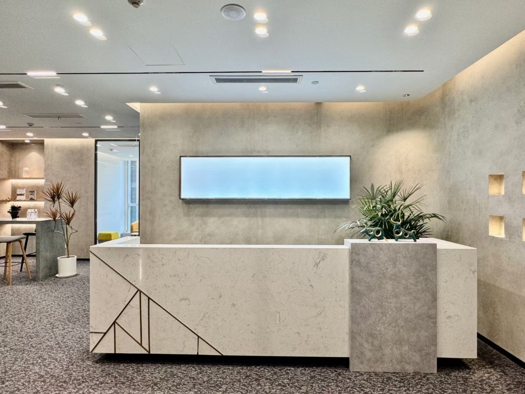 天府三街甲级楼盘 产权面积出租 389平方 6隔间50工位 户型方正 装修大气上档次 带家具 希顿国际办公室出租|高新区写字楼|高新区办公室|租小团