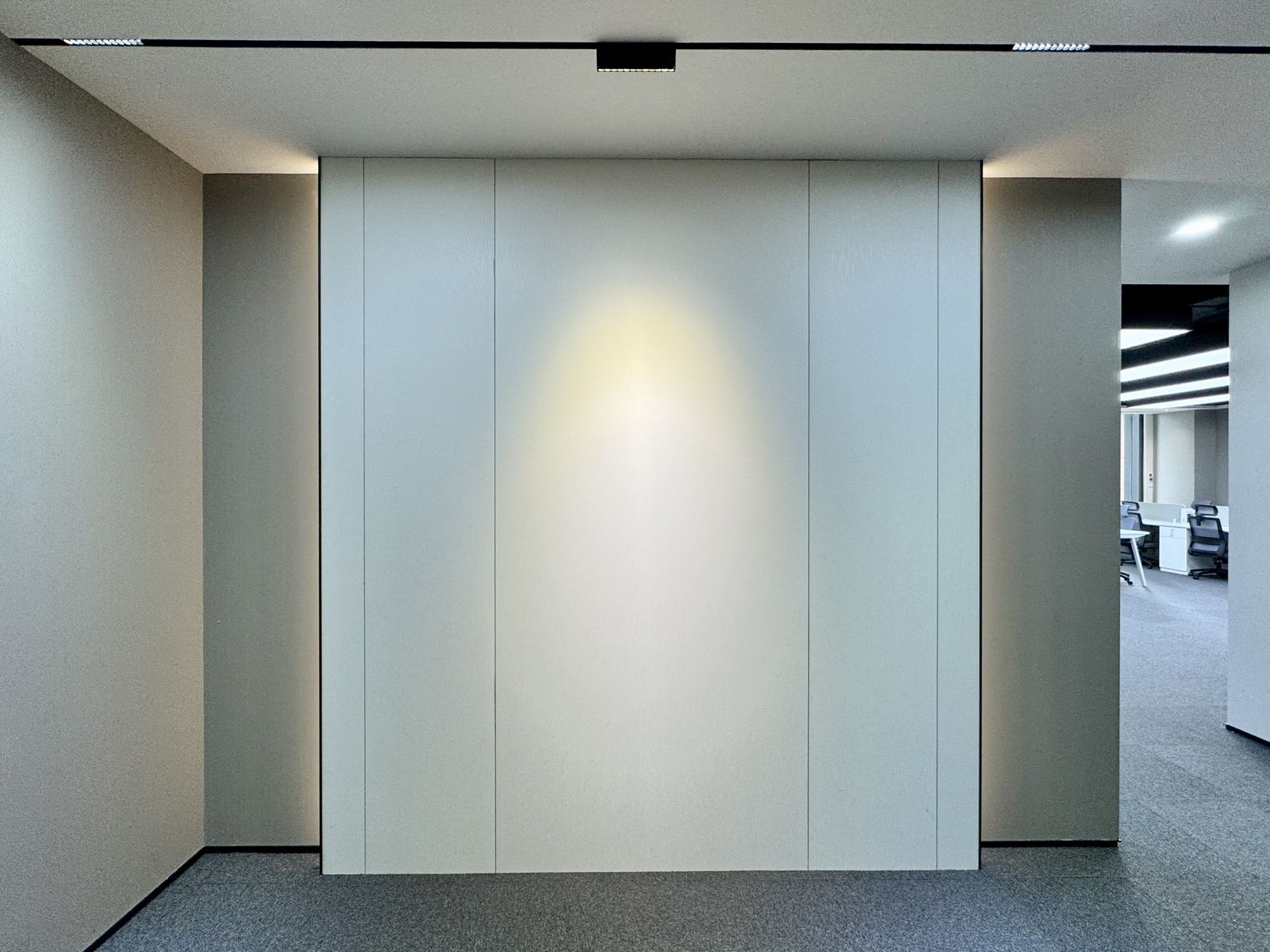 金融城地铁口超甲楼宇 电梯口 248平方 4隔间24工位 精装带家具 业主直租 中国华商金融中心办公室出租