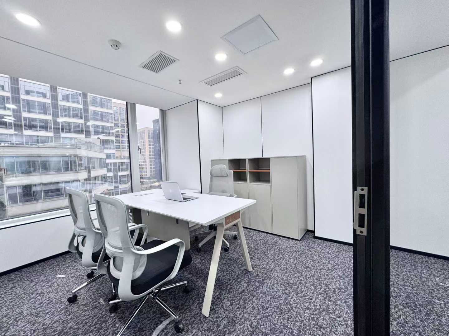 红牌楼新楼盘户型方正 243平 4隔间20工位 通透大气 24小时空调 鼎冠中心办公室出租