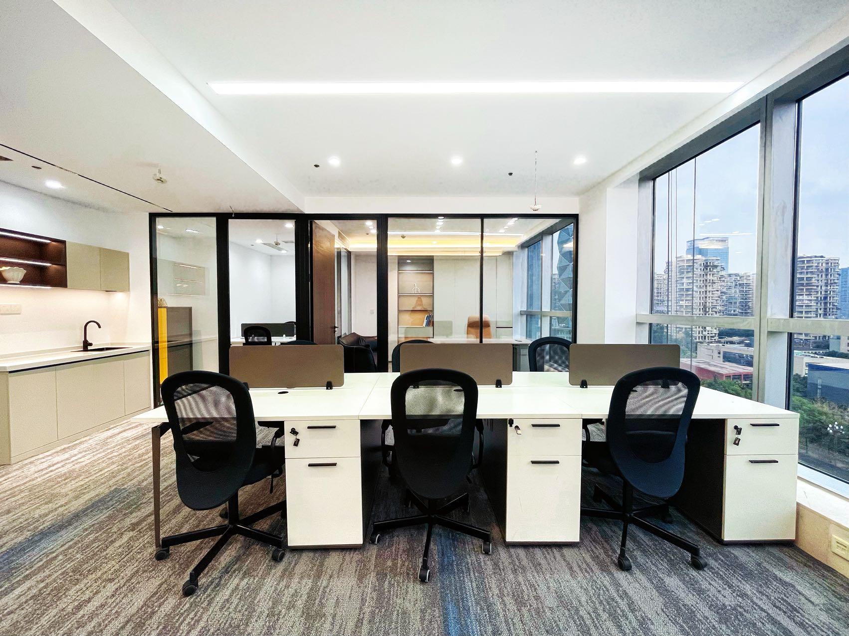 天府三街地铁采光面大 朝天府大道 100平方 2隔间8工位 艺术装修 带家具 视野巴适 希顿国际办公室出租|高新区写字楼|高新区办公室|租小团