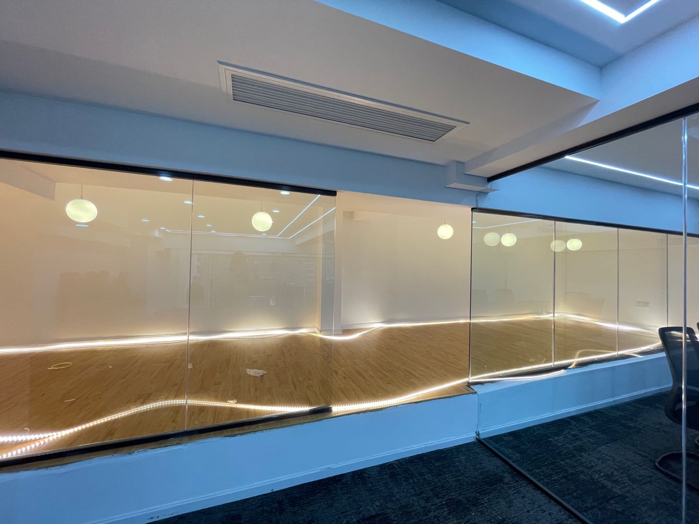 天府三街跃层纯写户型 物业费便宜 建筑140平 实得280平 3隔间50工位 福年广场办公室出租