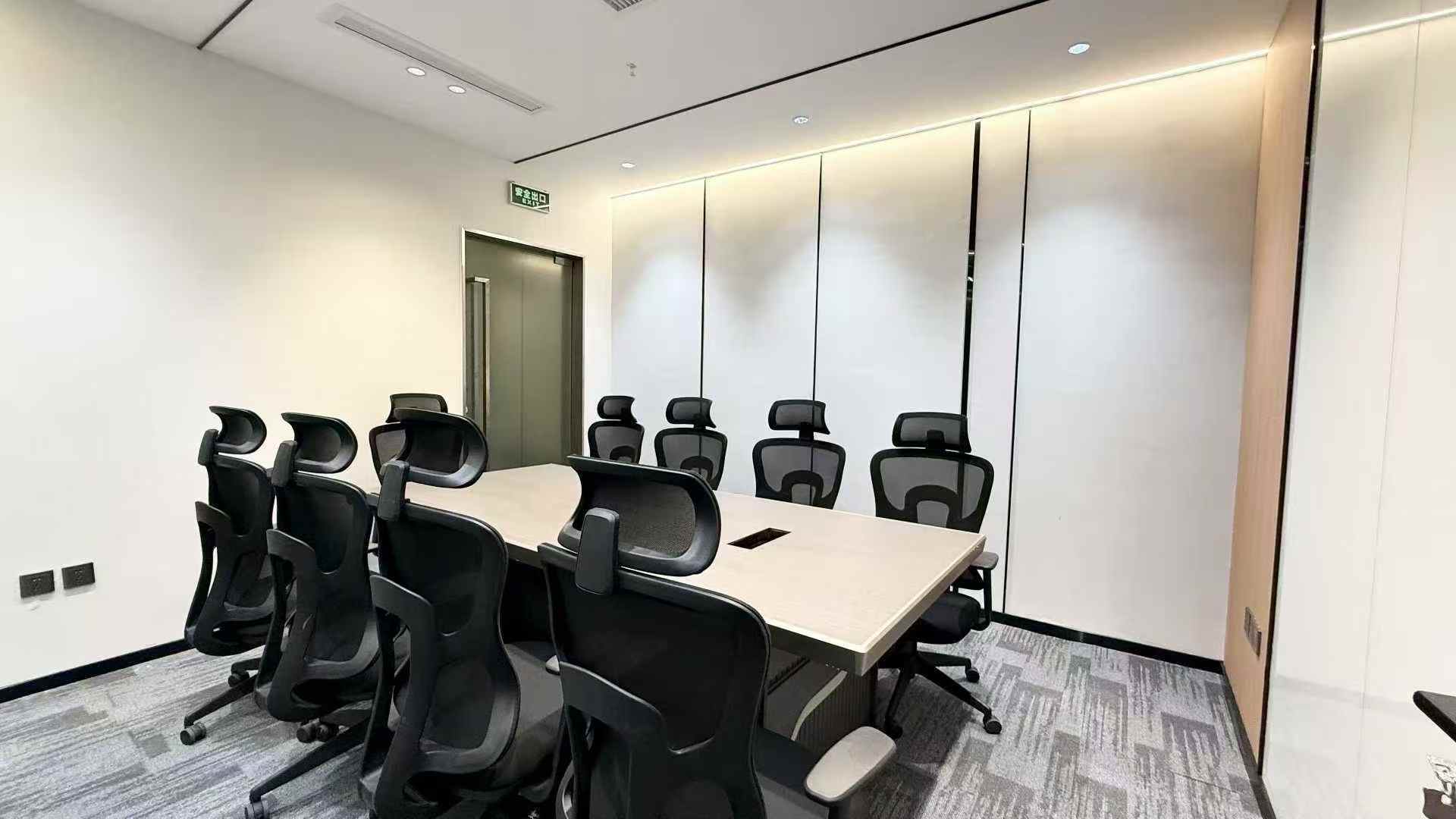 倪家桥甲级楼宇 141平 3隔间15工位 朝东户型 稀缺小户型 物业含空调使用费 保利中心办公室出租