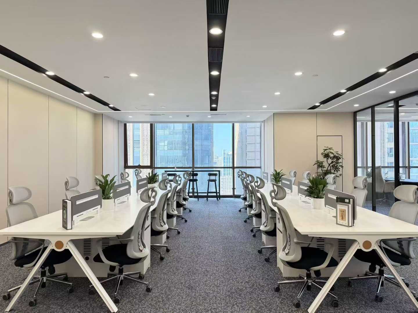 高新区世纪城地铁口292平方 4隔间34工位 双面采光 带共享会议室茶室 精装带家具 天祥广场办公室出租