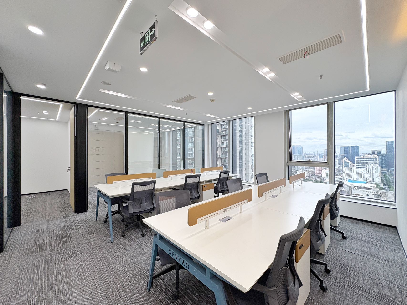 春熙路/东门大桥地铁几百米 139平方 3隔间16工位 高区采光巴适 市中心喜年广场办公室出租