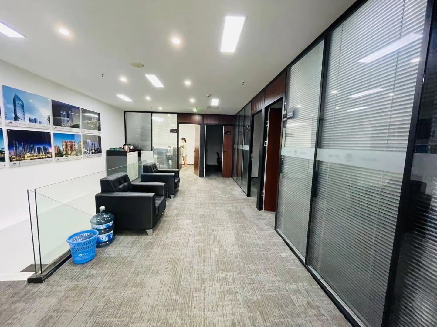 跃层办公丨1号线环球中心182平米·办公会议室+24工位