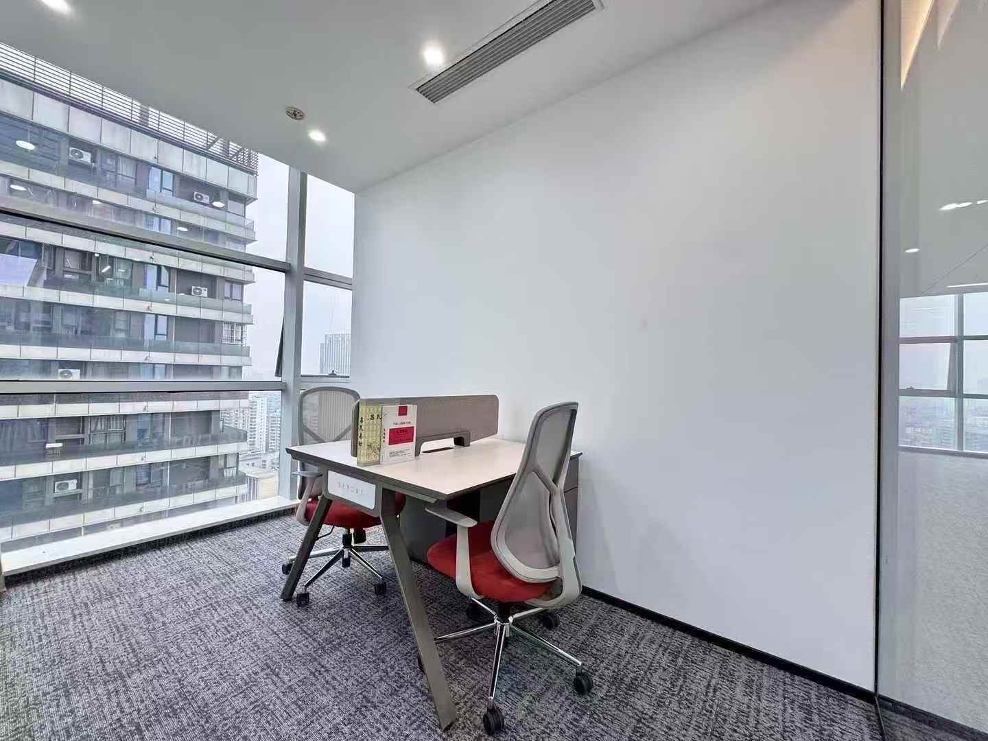 5号线花牌坊地铁口 精装双面采光 290平 4隔间28工位 品质装修 价格含物业含家具 新时金泰大厦办公室出租