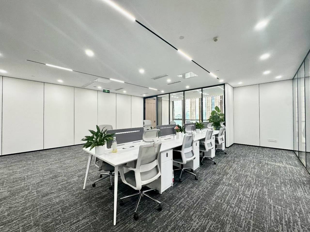 世纪城甲级地铁口楼盘 交通方便 279平方 5隔间16工位 户型方正 双面采光 东方希望天祥办公室出租