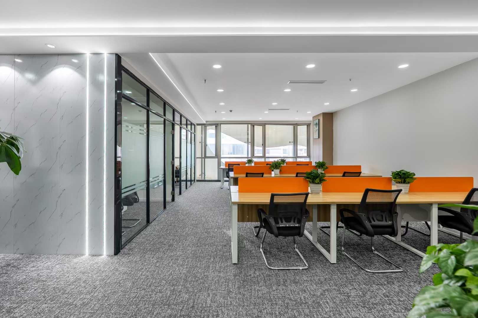 武侯区3号线太平园地铁口 三线交汇 125平 2隔间24工位 户型方正 拎包入住 下一站都市办公室出租