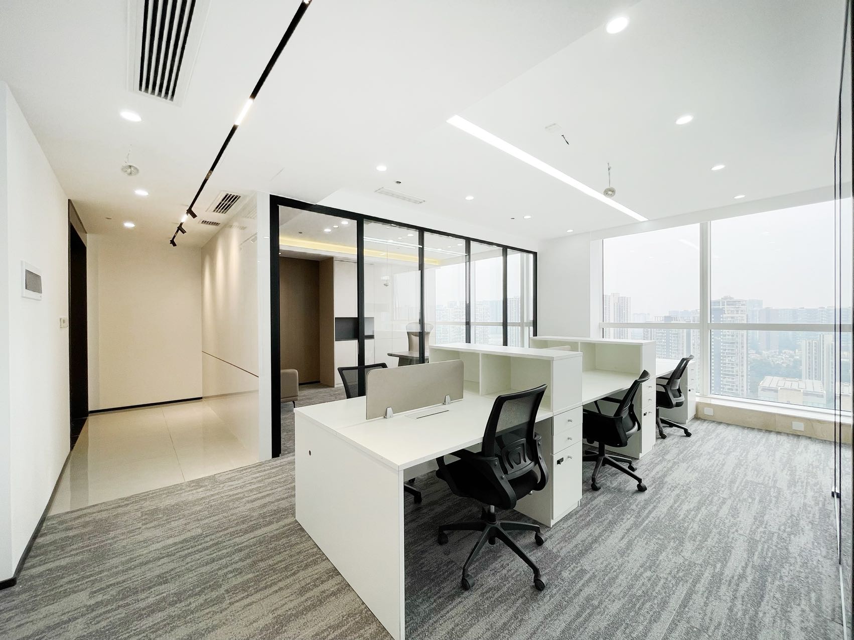 高新天府三街 楼王小户型 双面采光视野巴适 136平 3隔间8工位 近地铁 空调含能耗 希顿国际广场办公室出租|高新区写字楼|高新区办公室|租小团