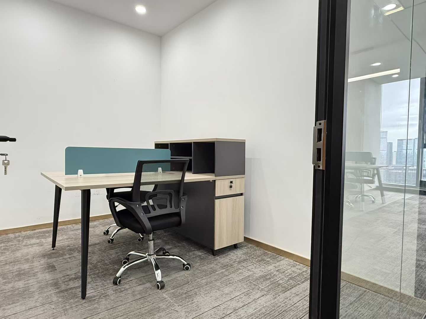 市一医院地铁口 208平 4隔间16工位 大会议室 大老板间 业主直租 精装带家具 仁和春天国际办公室出租