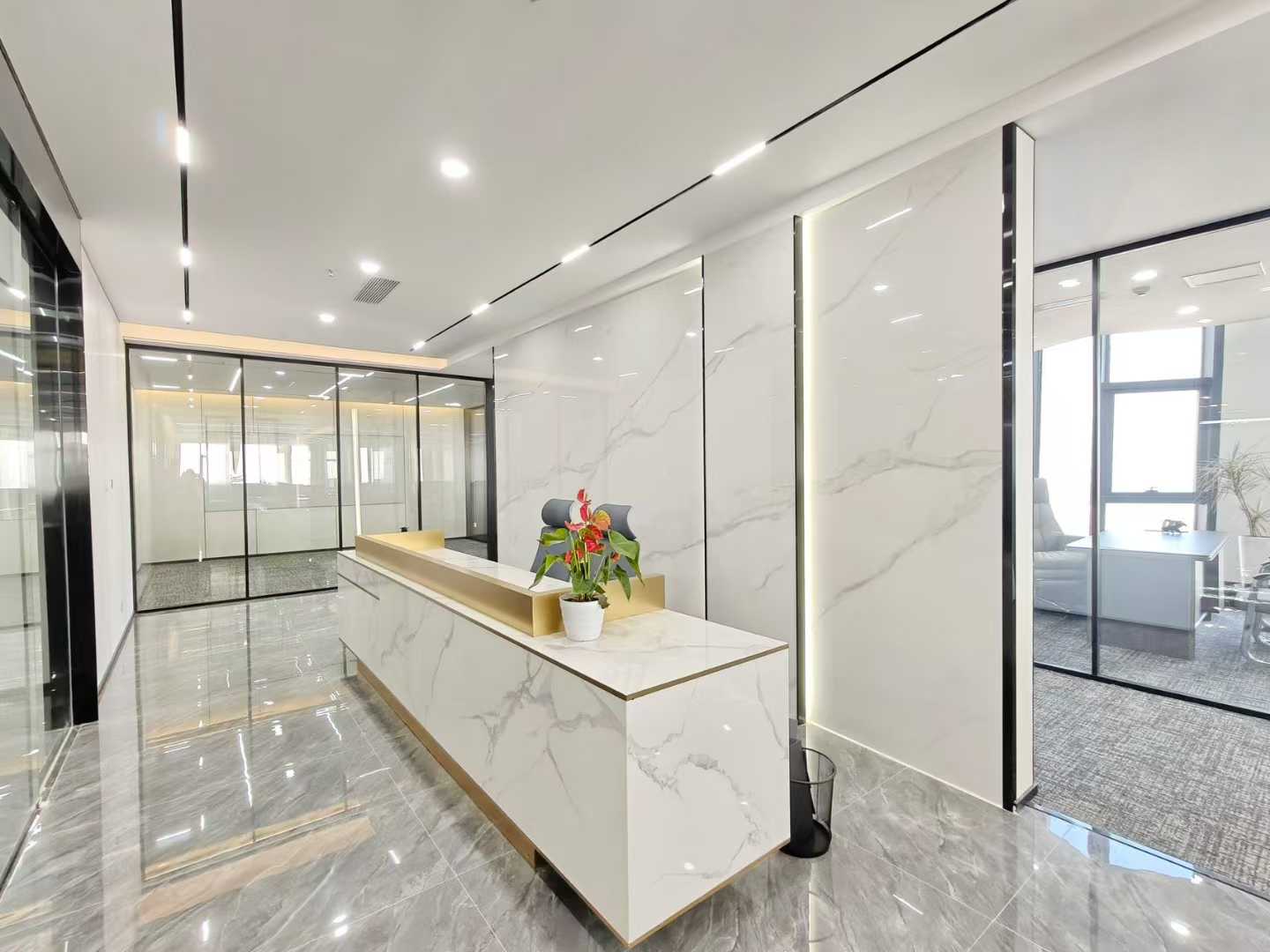 金牛区甲级高区 452平方 7隔间40工位 电梯口 高区视野巴适 适合央国企办事处  精装带家具 层高高 近地铁 北成8号办公室出租