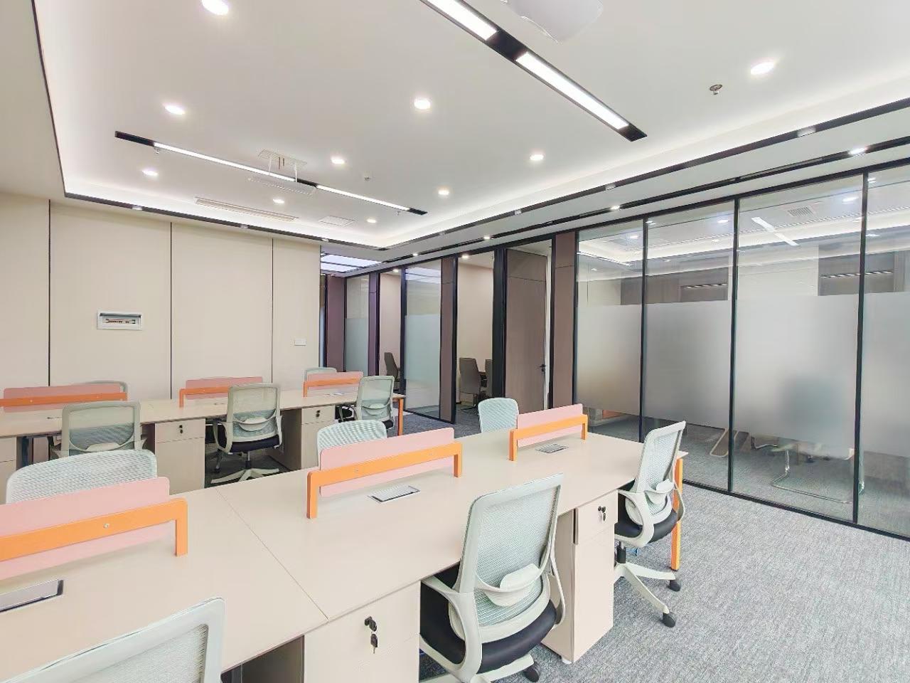 孵化园地铁口 3隔间15工位 在共享区域层 配套巴适 含物业含空调能耗 嘉润国金中心办公室出租