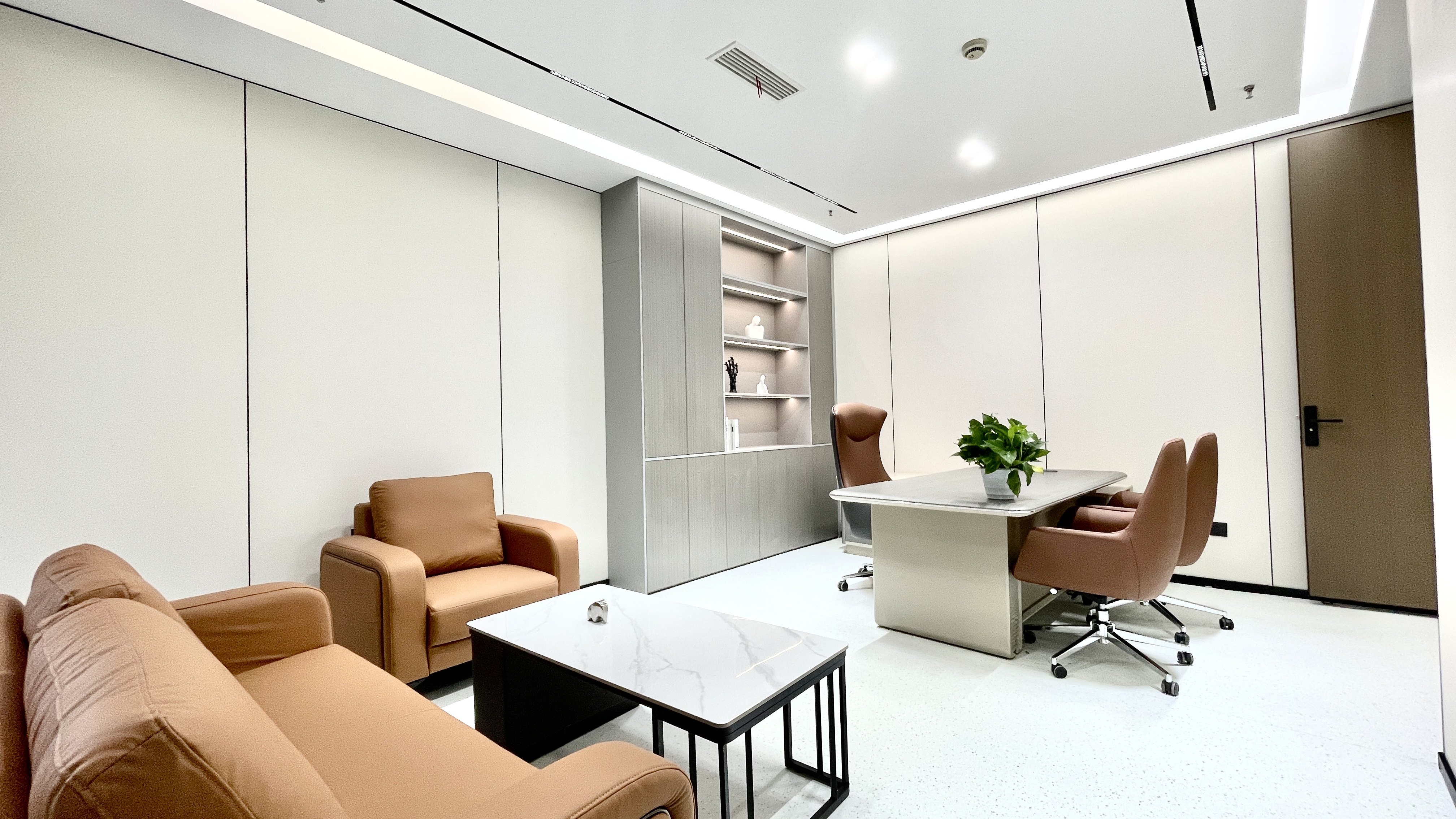 5号线市一医院地铁四五百米 整层打造24小时空调 279平 4隔间28工位 精装带家具 天府新谷办公室出租