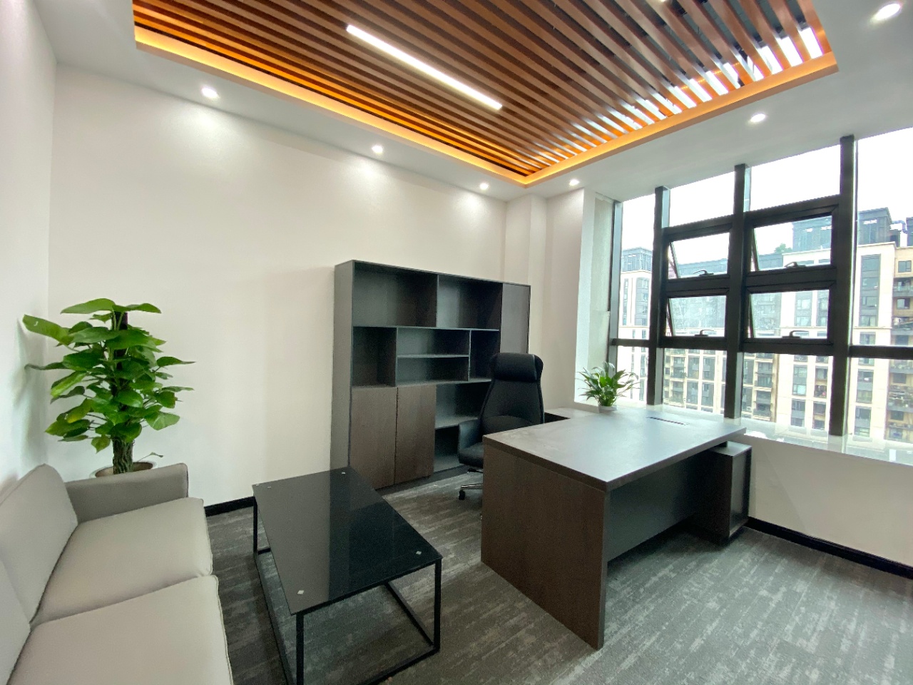 含物业 成华区建设路招商东城国际精装90平小面积办公室 全新装修带家具 户型方正 采光好
