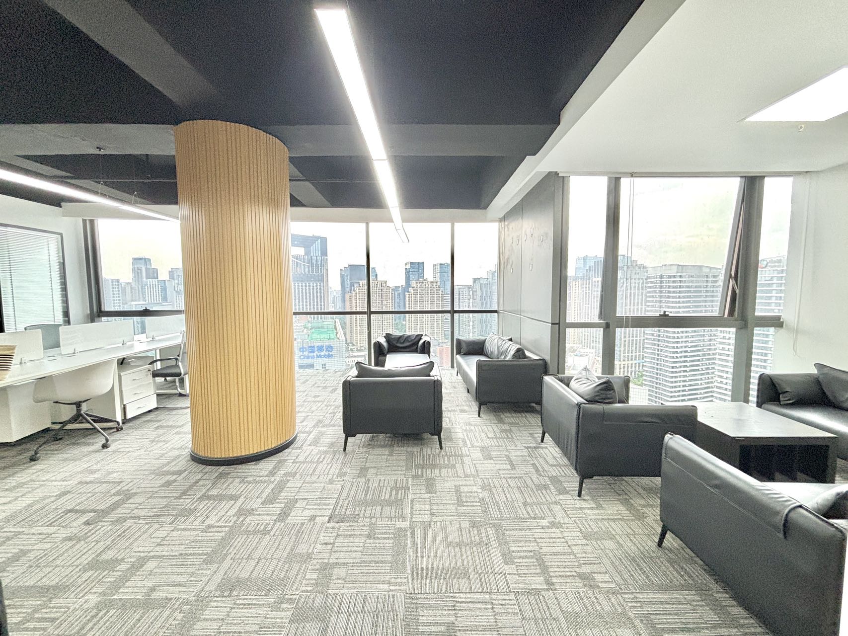 5号线大源版块地铁几百米 按套出租含物业 3隔间16工位带休息区 24小时空调 复城国际办公室出租