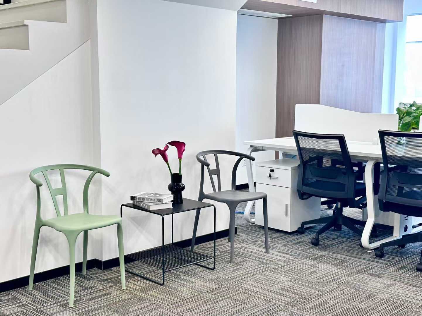 天府三街跃层户型 使用率高 按套出租 3隔间21工位+接待区+前台 精装带家具 福年广场办公室出租