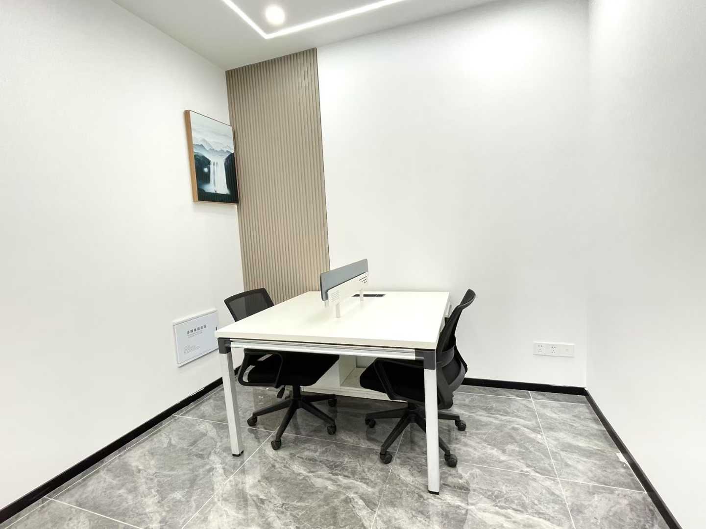 2号线洪河地铁几百米 低区户型不拥堵 275平 4隔间28工位 户型方正 拎包入住 云图大厦办公室出租