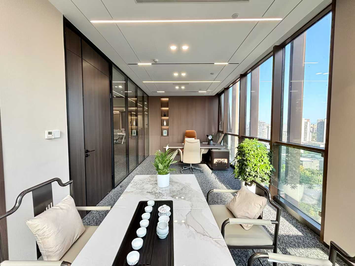 世纪城地铁口甲级楼宇 418平方 5隔间43工位 带大老板间 视野非常安逸 电梯口 东方希望天祥办公室出租