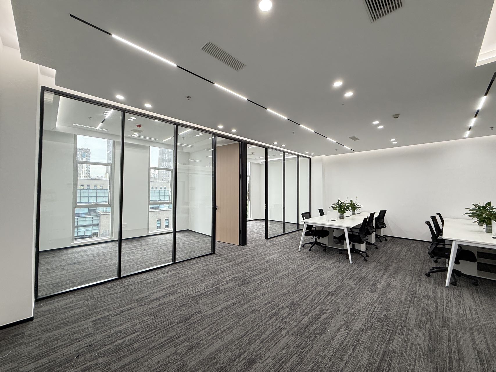 天府五街园区办公 自然氧吧 按套出租 2隔间24工位 精装带家具 含物业费 软件园D4办公室出租