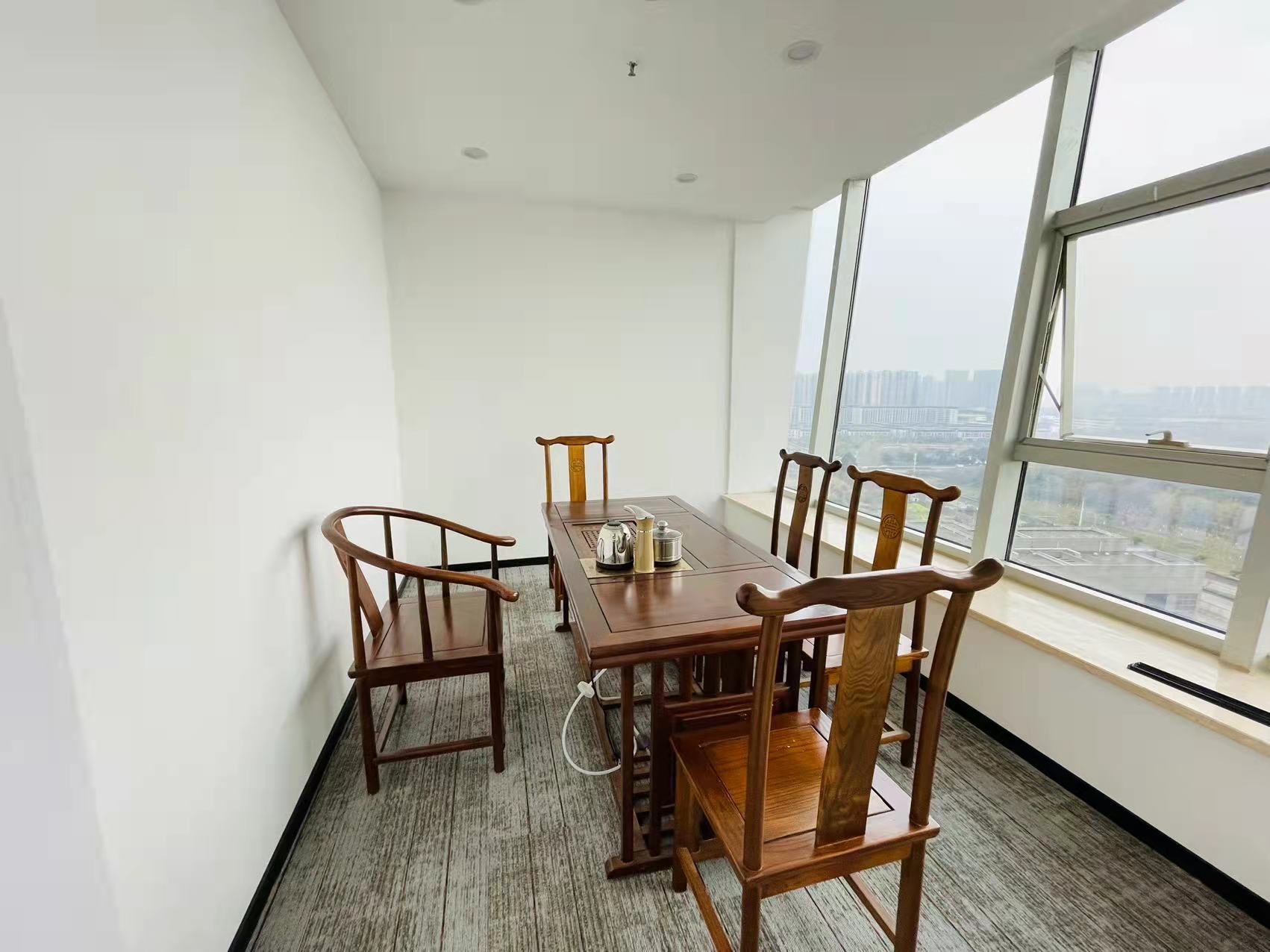 高新区环球中心7隔间36工位艺术精装带家具高区采光房东特价在租