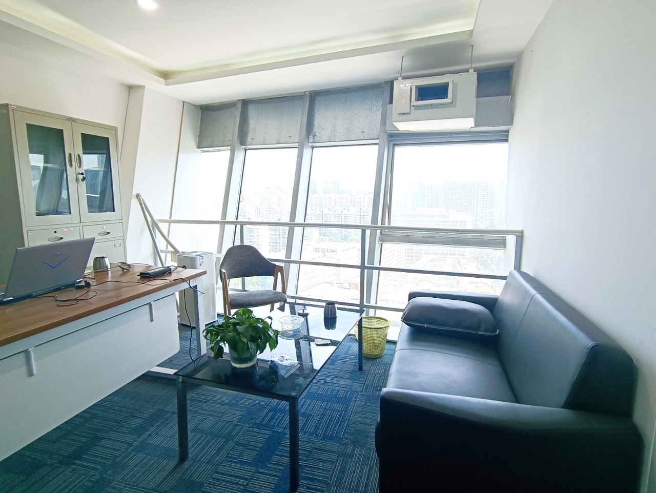 高新区新世纪环球中心100平精装小面积办公室 交通便利 位置优越  含物业