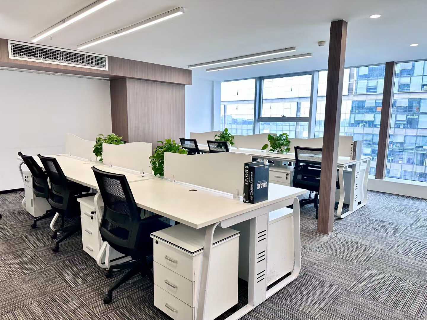 天府三街跃层户型 使用率高 按套出租 3隔间21工位+接待区+前台 精装带家具 福年广场办公室出租