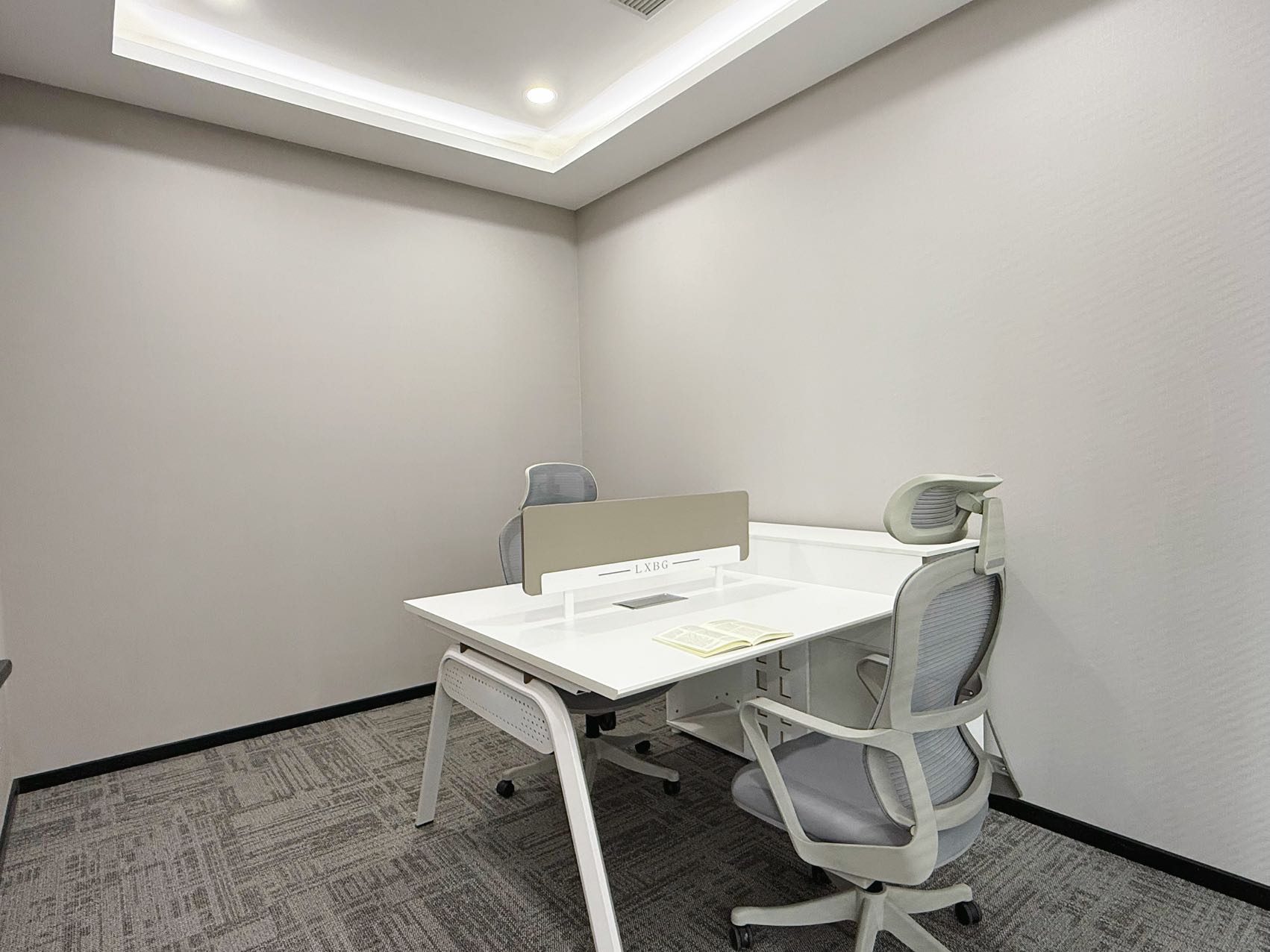 世纪城超甲楼盘 439平 6隔间36工位 视野巴适 采光面大 看天府大道 地铁口户型 棕榈泉国际中心办公室出租