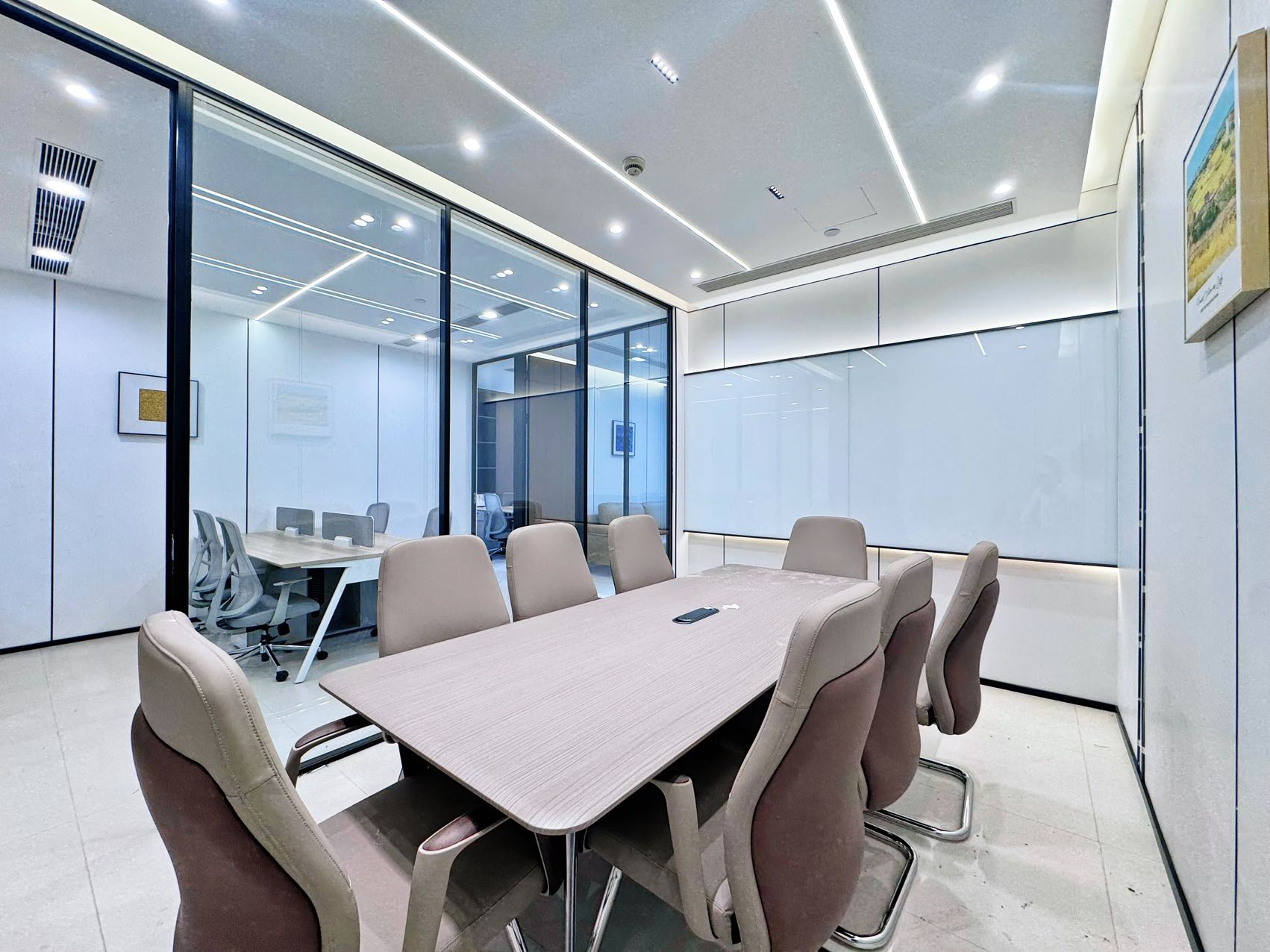 金融城24小时空调楼盘 按套出租 4隔间12工位 朝南 精装带家具 布鲁明顿办公室出租