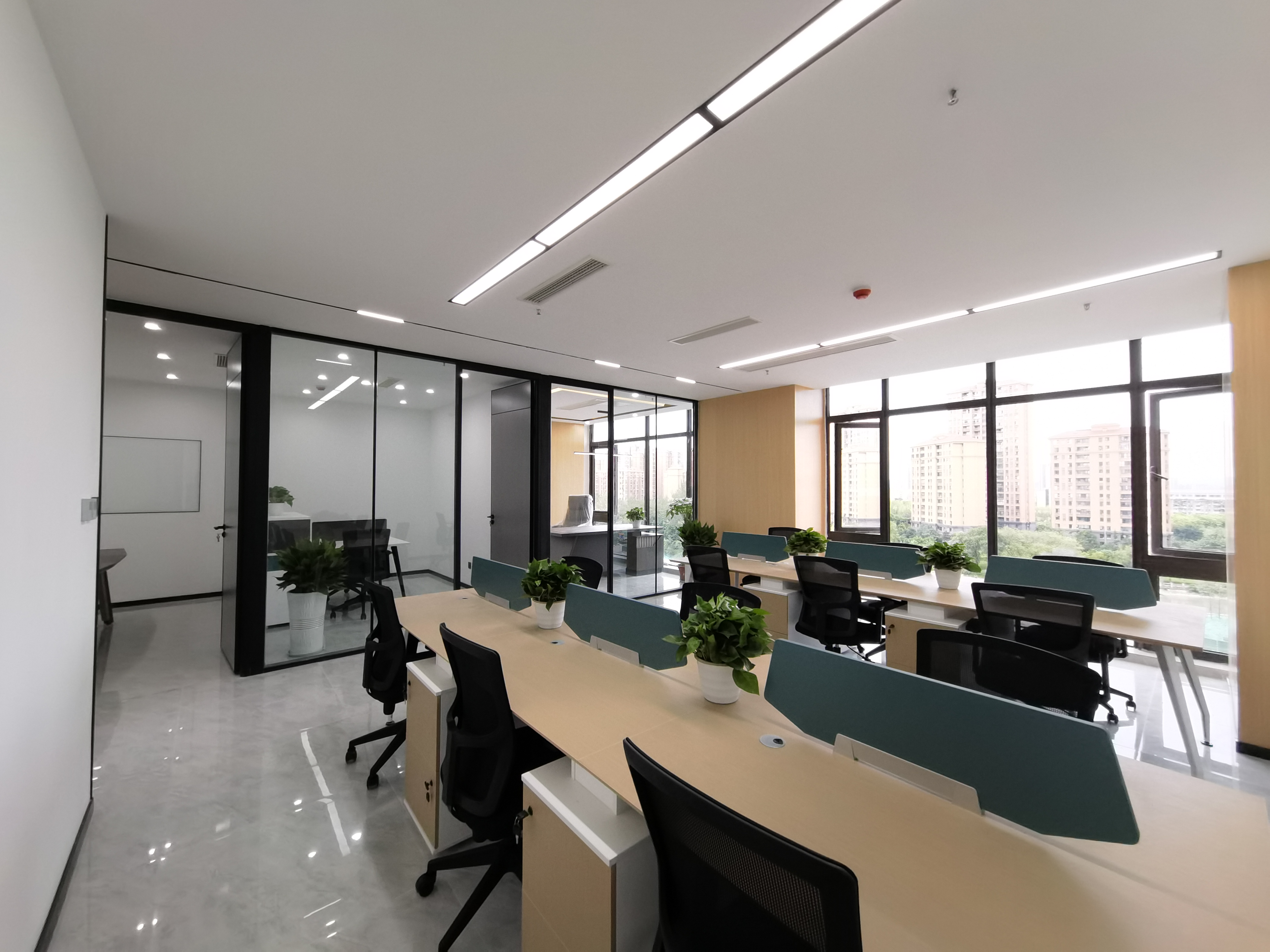 成华区理工大学龙光世纪中心130平办公室出租 精装带家具 双面采光