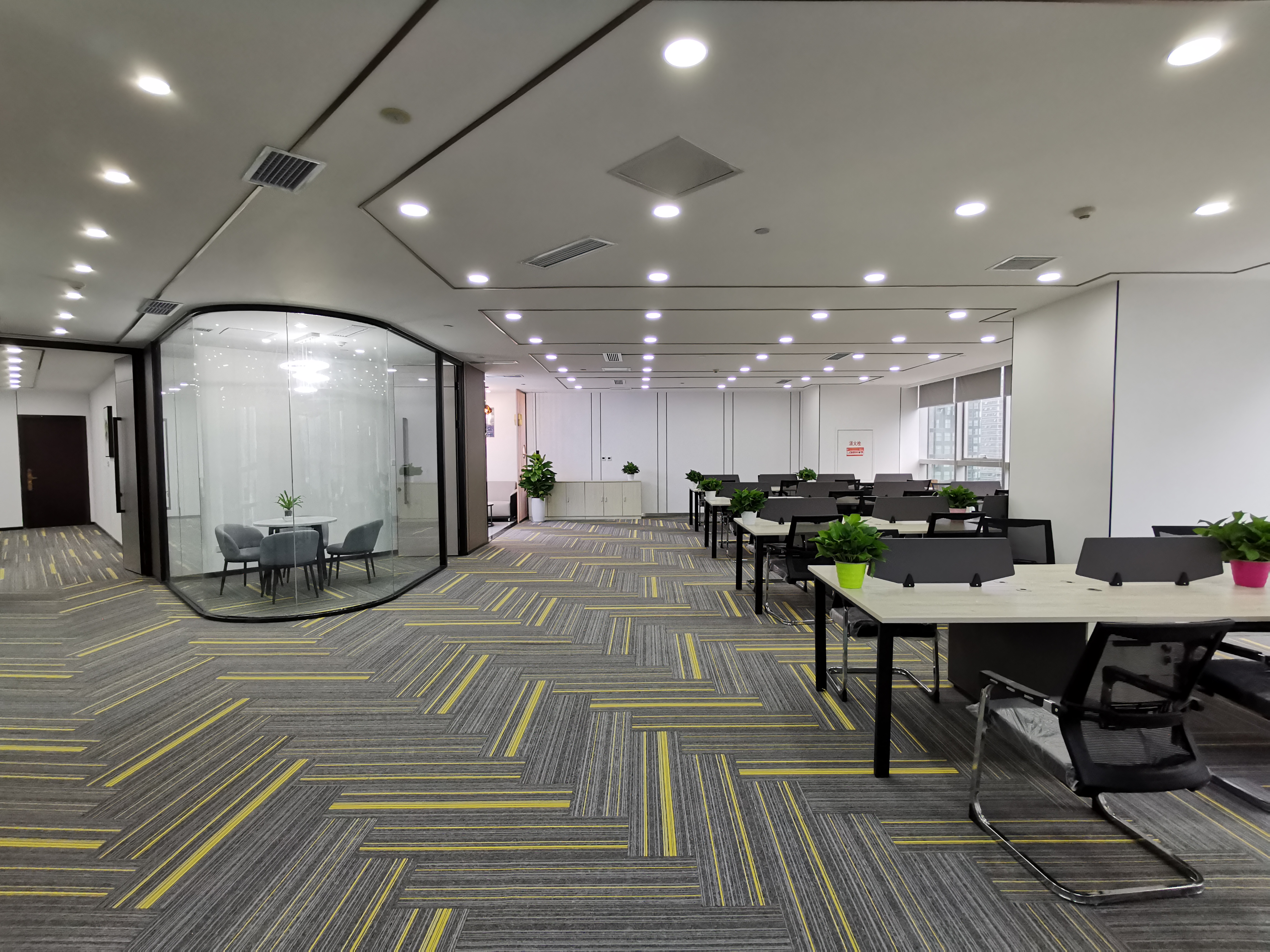 希顿国际广场388㎡全新装修 6+44+总经理休息室|高新区写字楼|高新区办公室|租小团