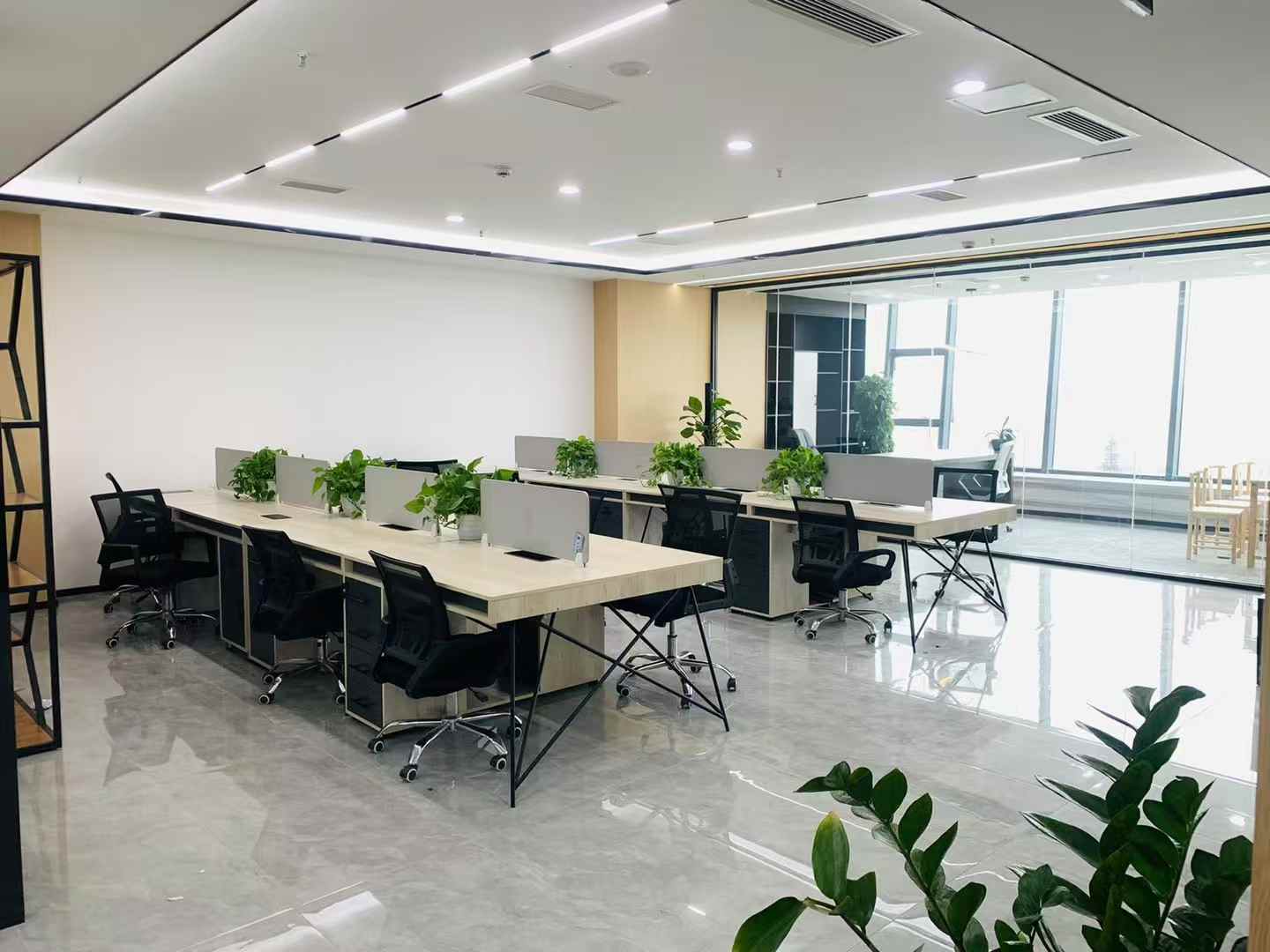 环球中心西区朝外户型  5隔间18工位 精装带家具 大气前台 环球中心办公室出租