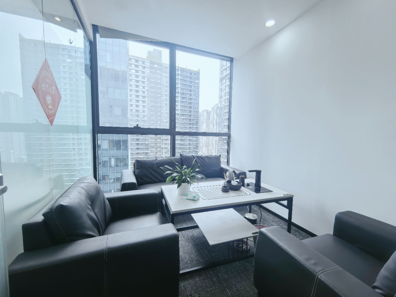 攀成钢东大路地铁口 套租双面采光 5隔间30工位 24小时空调 报价含物业费 蔚然中心办公室出租