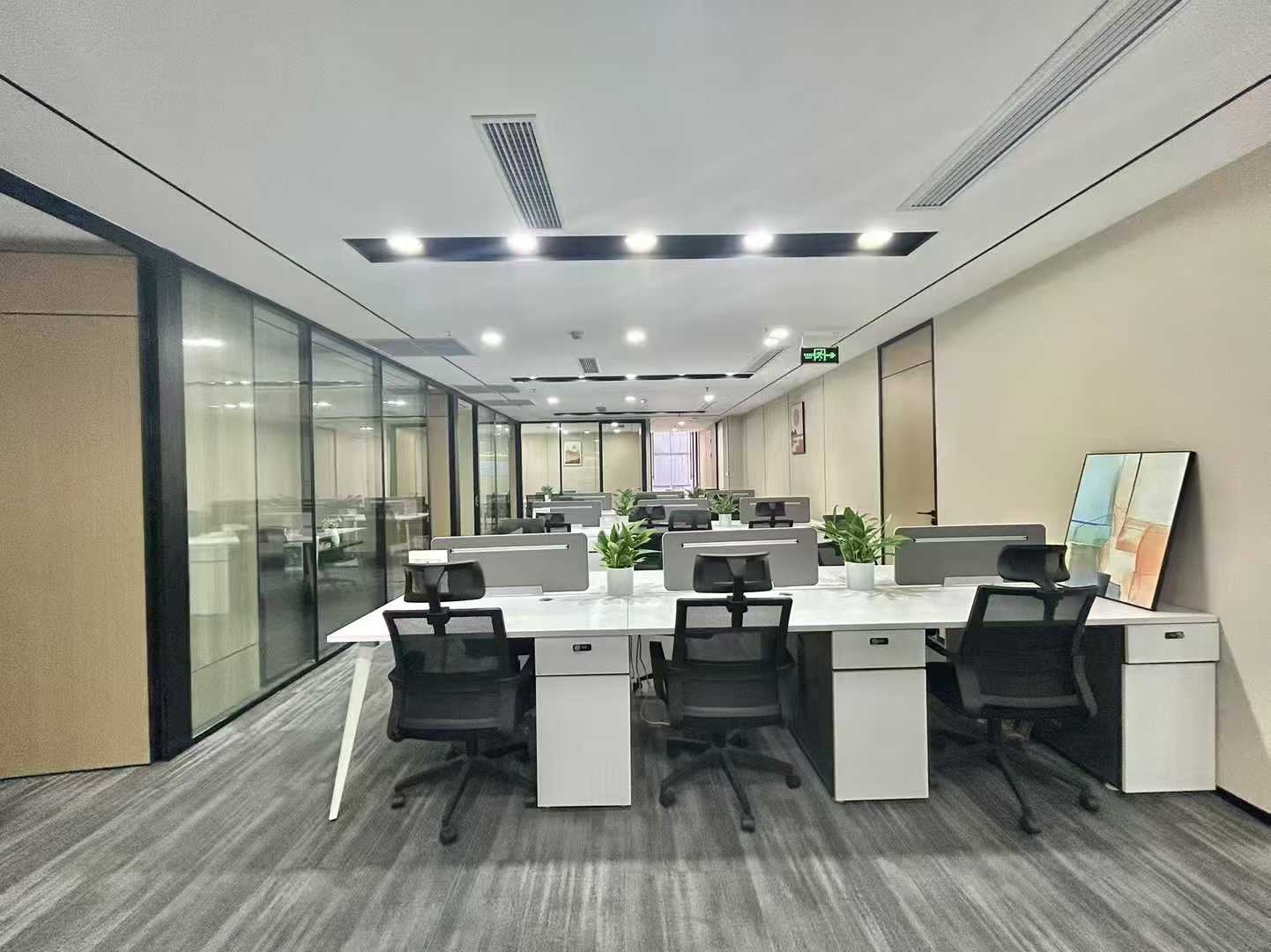 天府新区紧邻高新 带大露台 地铁口 正对电梯口 420平 7隔间20工位 所见如所得 蓝润置地广场办公室出租