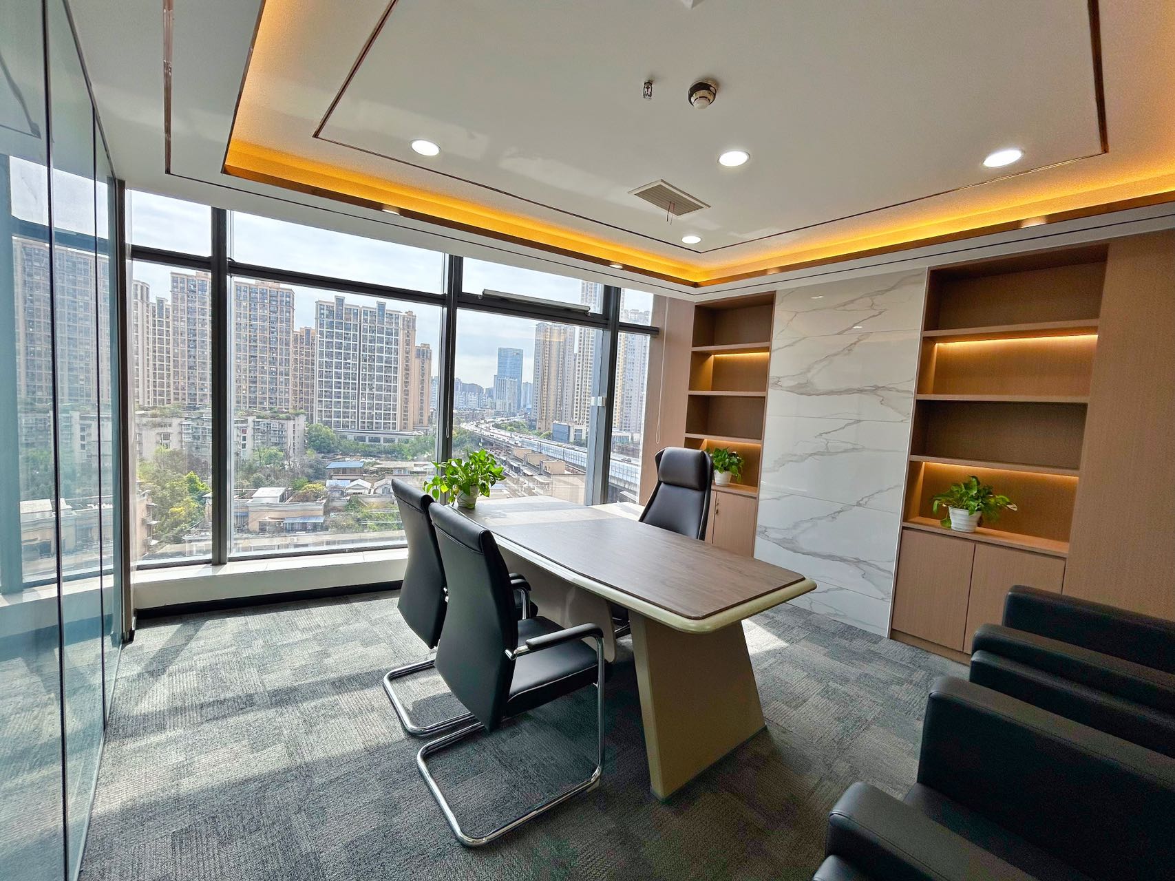 紧邻东郊记忆-杉板桥地铁几百米 136平方 2隔间18工位 视野无遮挡 极品小面积 多弗国际办公室出租