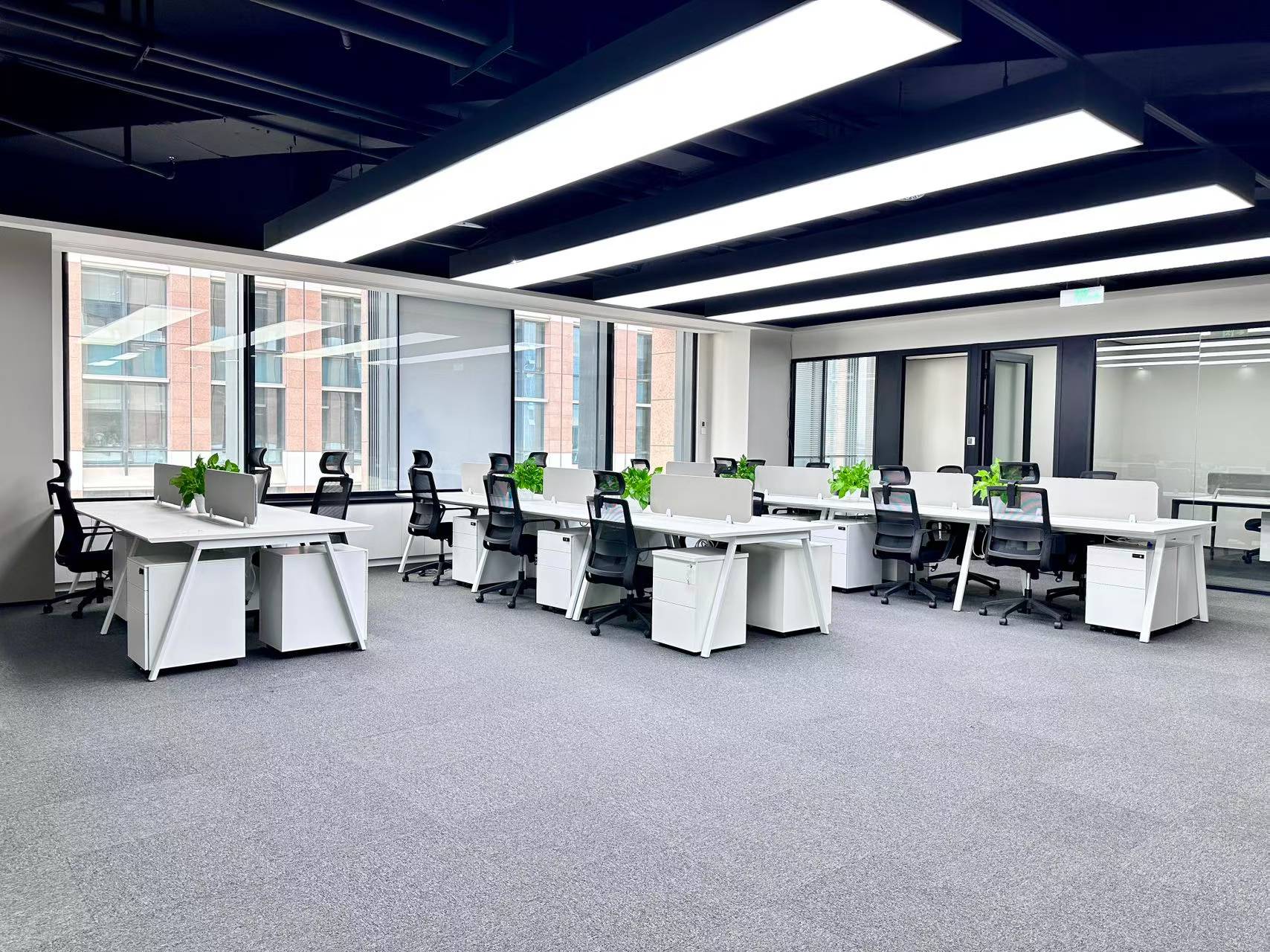 金融城地铁口超甲 看双塔 业主直租 396平方 5隔间24工位+洽谈区 电梯口带家具 华商金融中心办公室出租