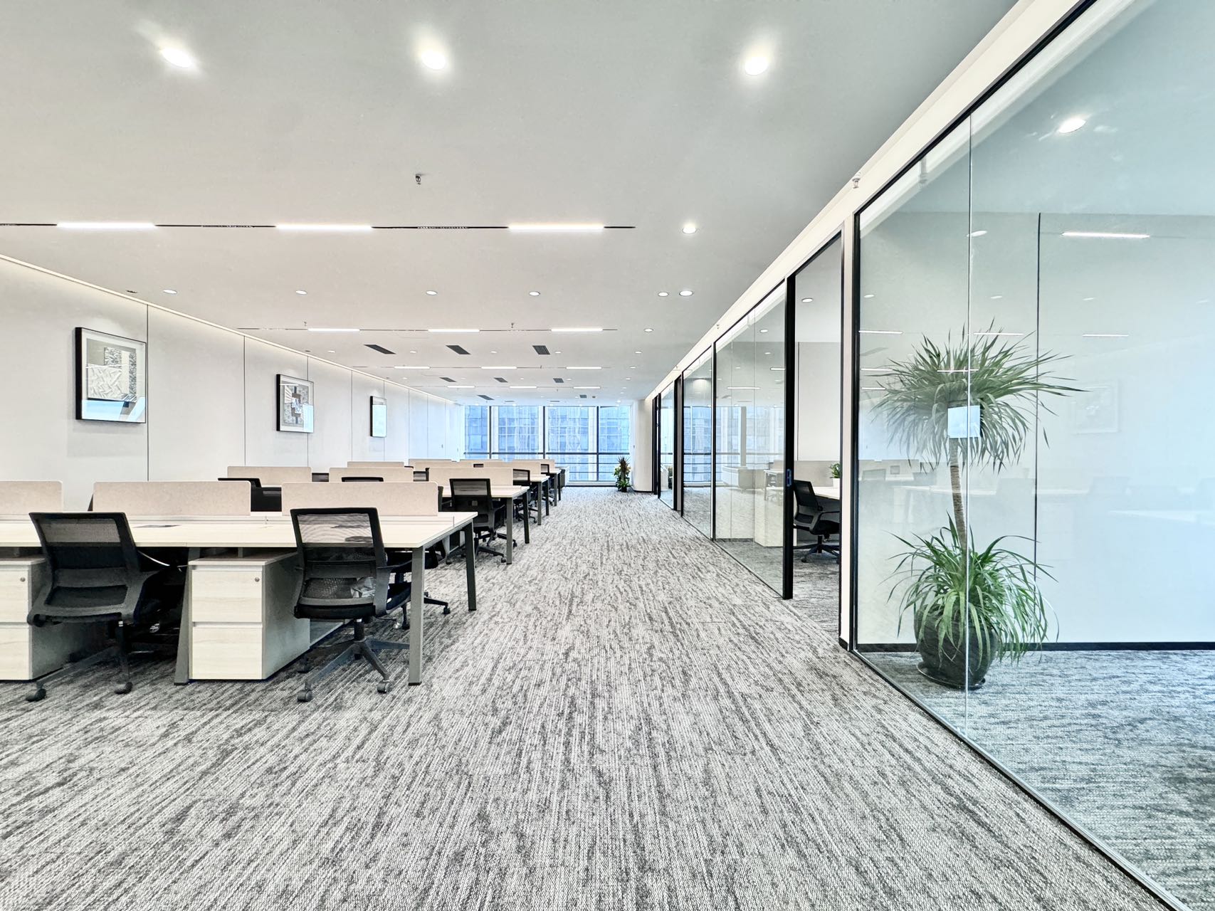 天府二街精装好房 8隔间40工位 双面采光 大气前台 带休息洽谈区 带家具 蜀都中心办公室出租