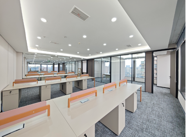 火车南站甲级写字楼 电梯口三面采光 439平 6隔间37工位 大老板间视野巴适 安格斯国际办公室出租